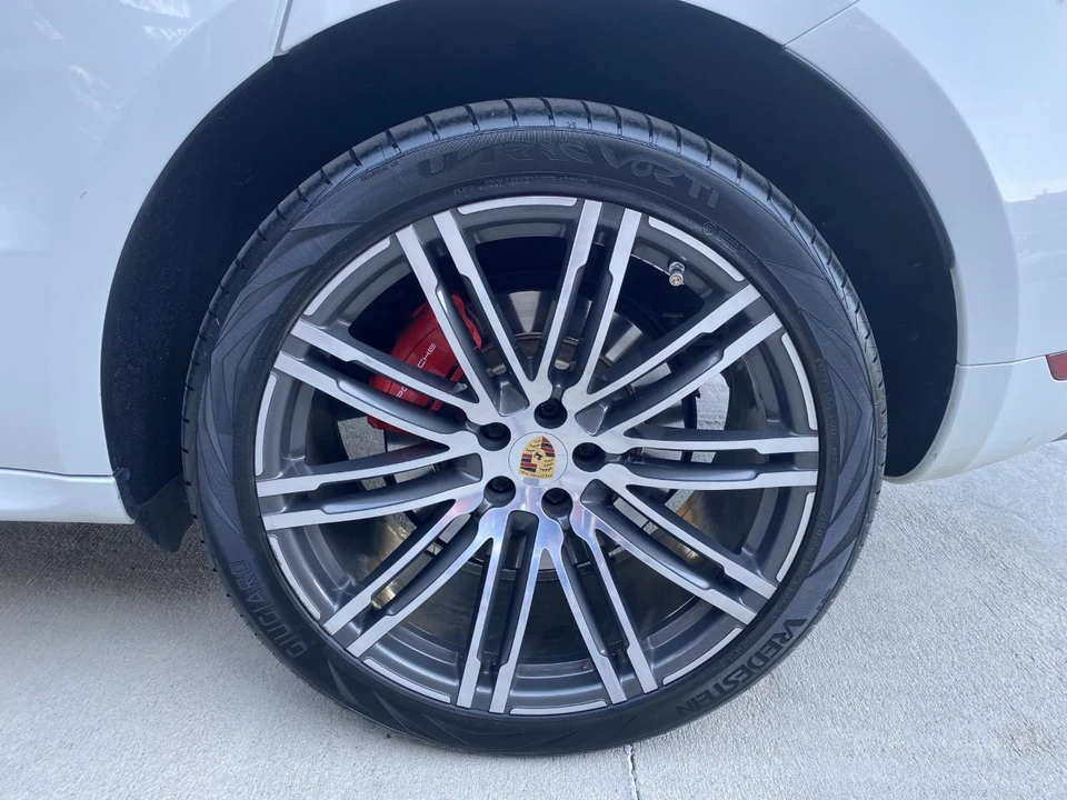 2015 Porsche Macan Turbo - Image 26 of 31