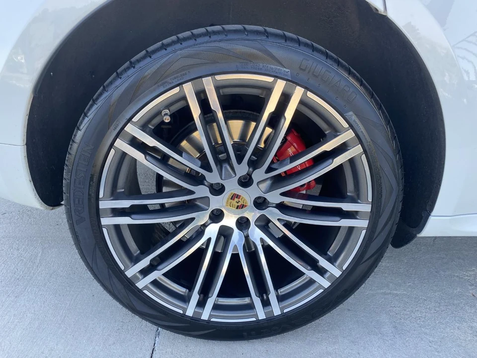 2015 Porsche Macan Turbo - Image 27 of 31