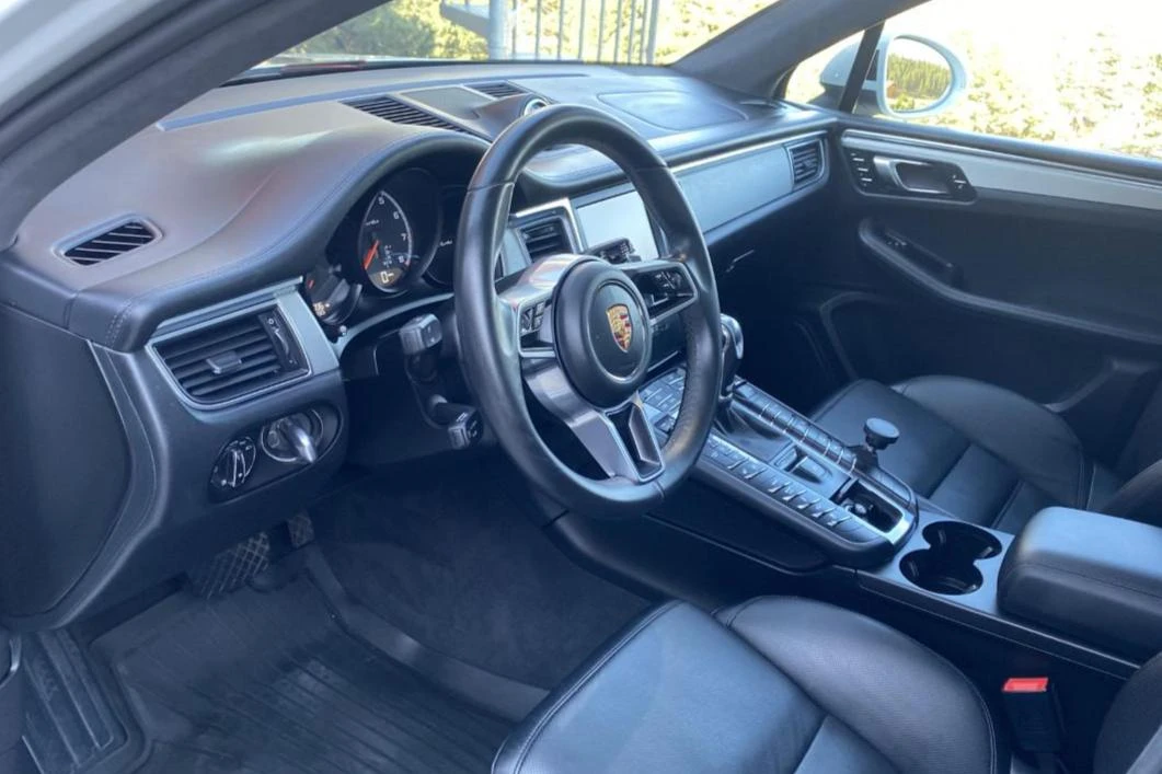 2015 Porsche Macan Turbo - Image 28 of 31