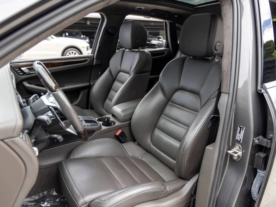 2015 Porsche Macan Turbo - Image 5 of 5