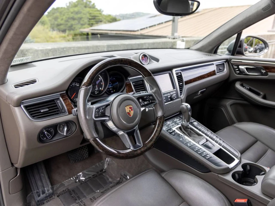 2015 Porsche Macan Turbo - Image 4 of 5