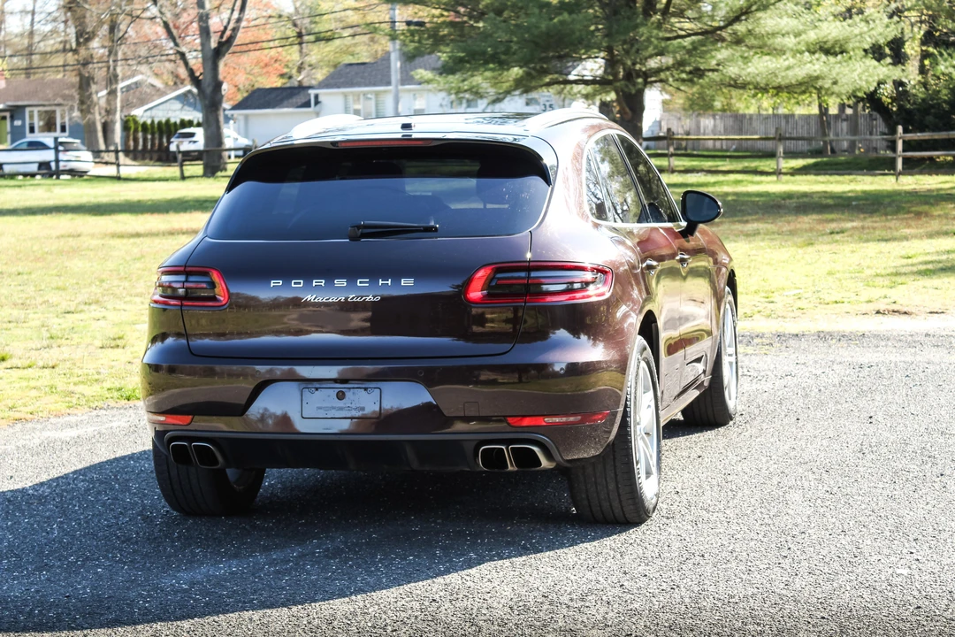 2015 Porsche Macan Turbo - Image 14 of 31