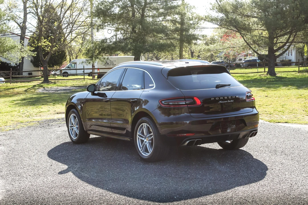 2015 Porsche Macan Turbo - Image 9 of 31