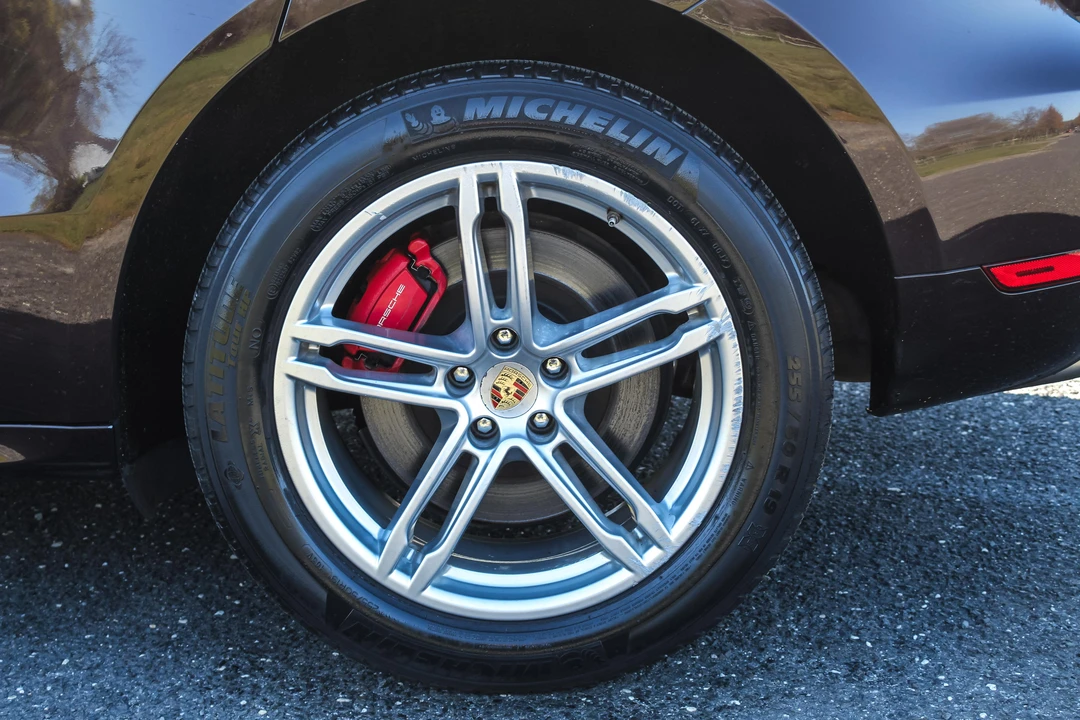 2015 Porsche Macan Turbo - Image 30 of 31