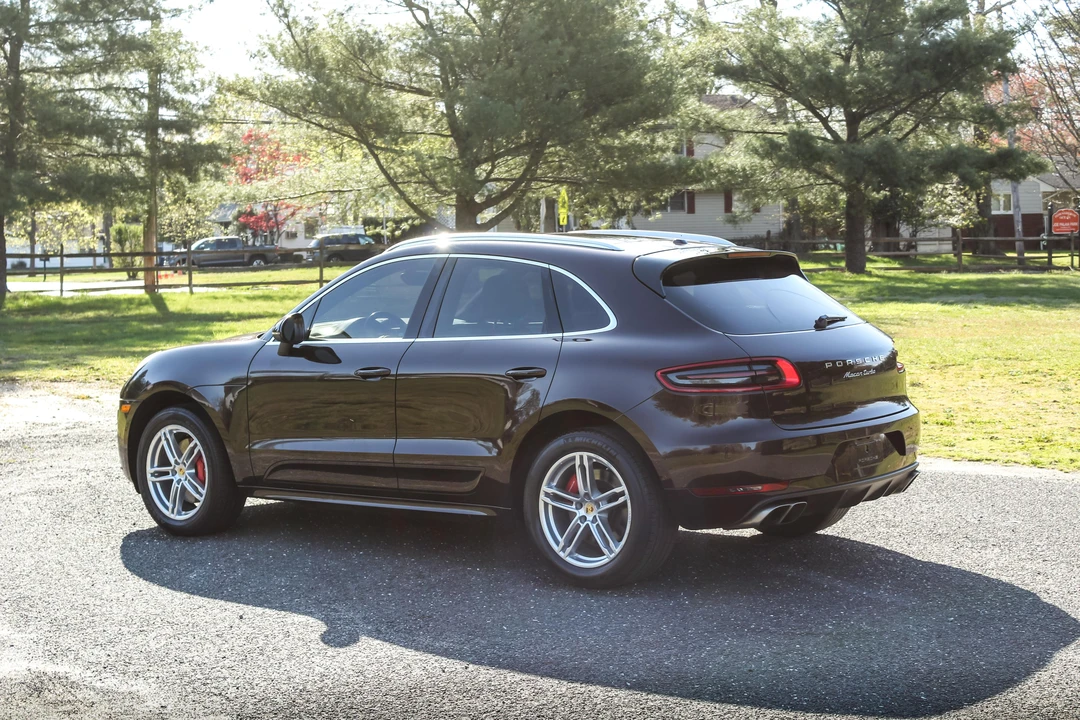 2015 Porsche Macan Turbo - Image 10 of 31