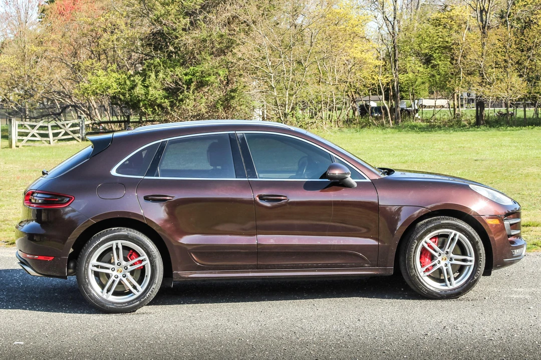 2015 Porsche Macan Turbo - Image 18 of 31