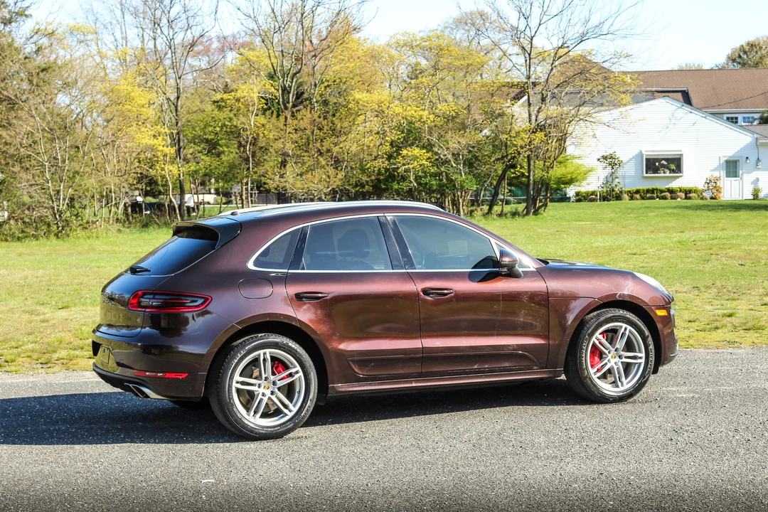 2015 Porsche Macan Turbo - Image 17 of 31