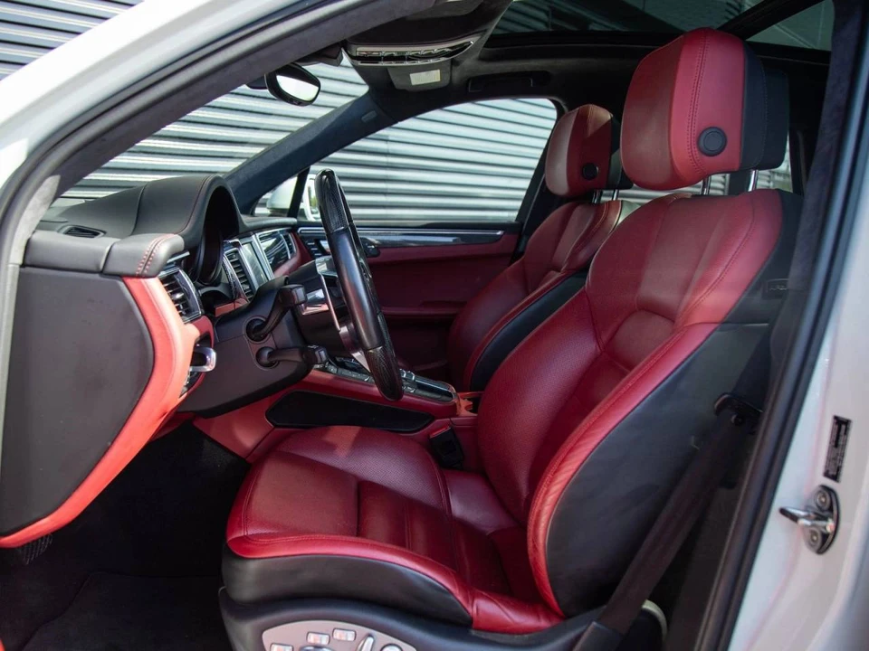 2015 Porsche Macan Turbo - Image 4 of 5