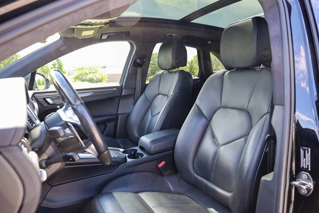 2015 Porsche Macan Turbo - Image 4 of 5