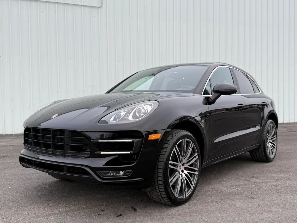 2015 Porsche Macan Turbo - Image 2 of 31