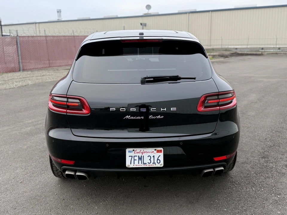 2015 Porsche Macan Turbo - Image 12 of 31