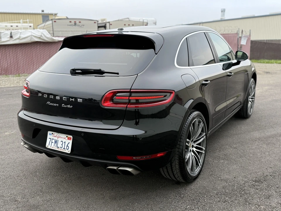 2015 Porsche Macan Turbo - Image 11 of 31