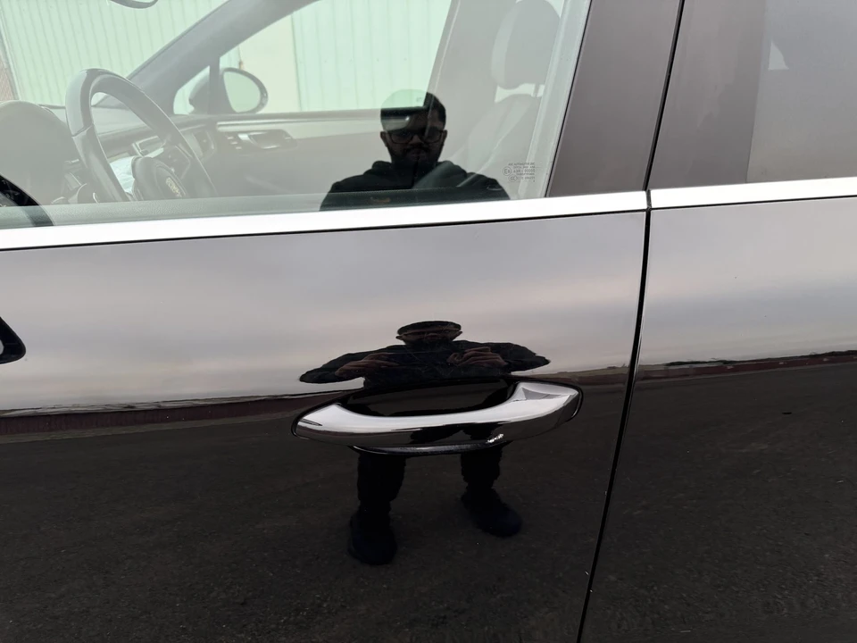 2015 Porsche Macan Turbo - Image 27 of 31