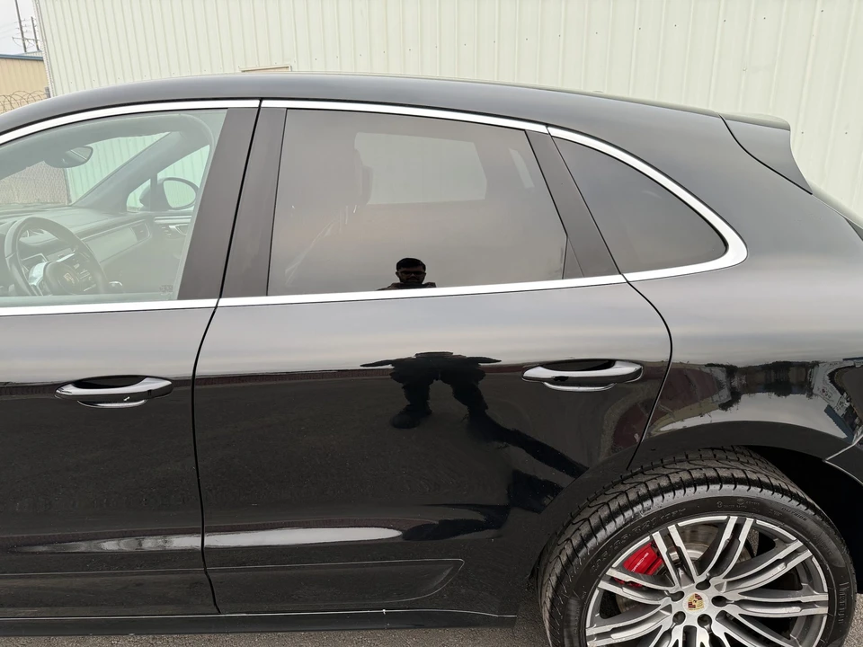 2015 Porsche Macan Turbo - Image 28 of 31