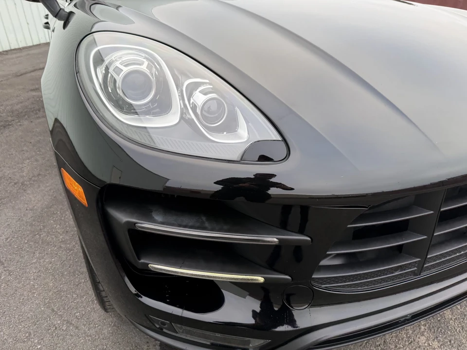 2015 Porsche Macan Turbo - Image 18 of 31