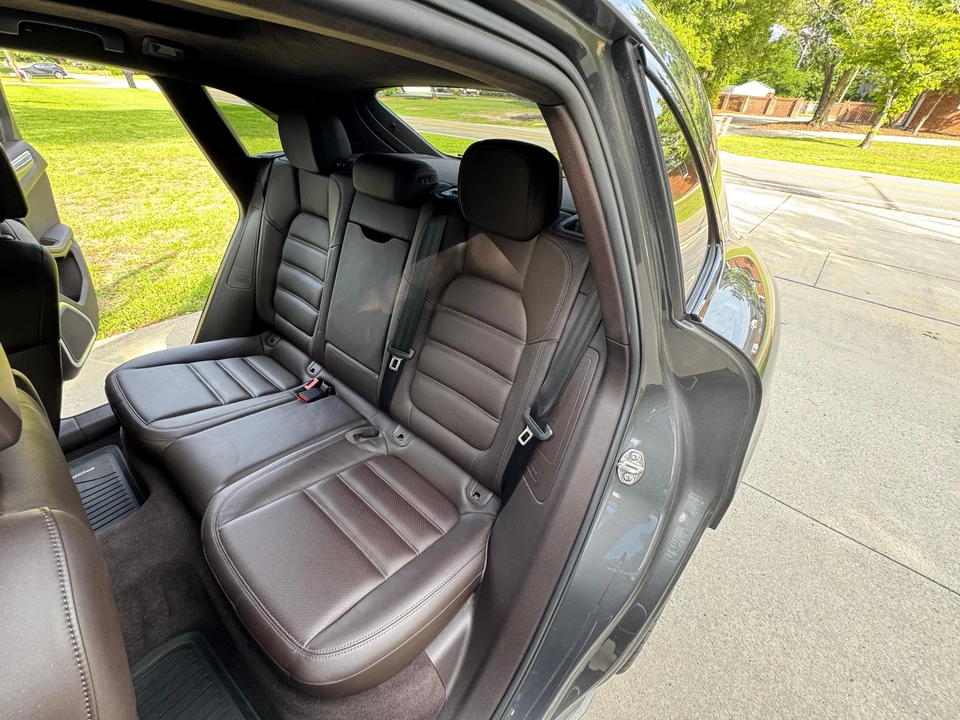 2015 Porsche Macan Turbo - Image 28 of 31