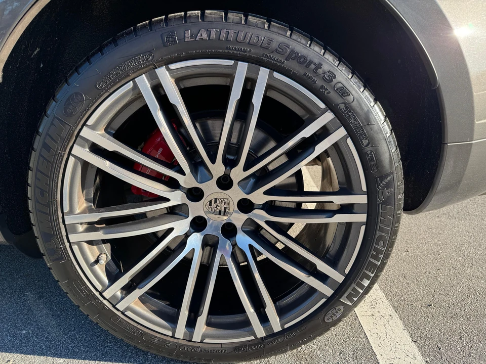 2015 Porsche Macan Turbo - Image 17 of 31