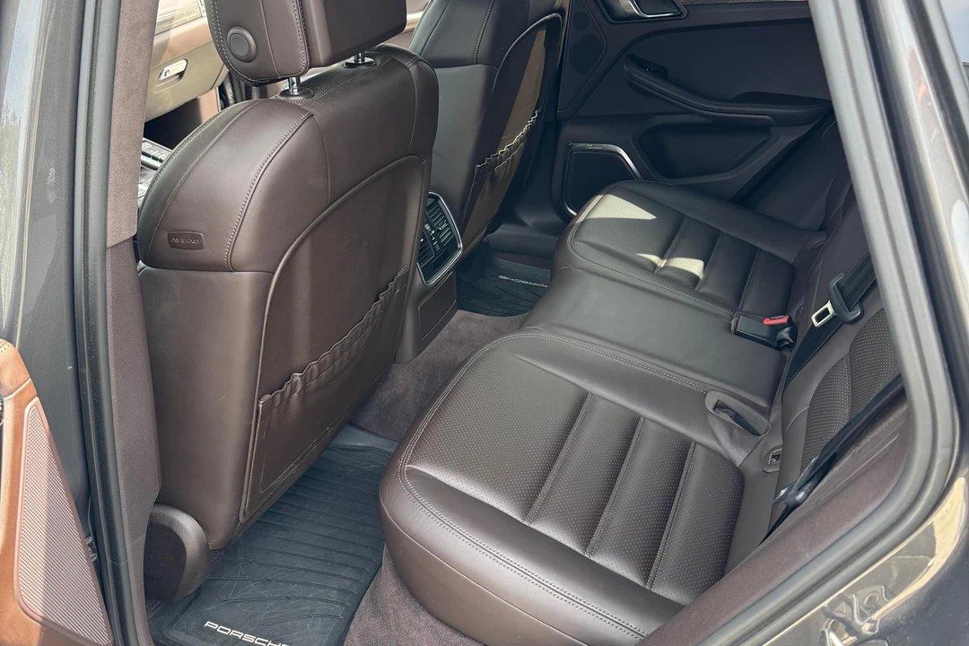2015 Porsche Macan Turbo - Image 24 of 31