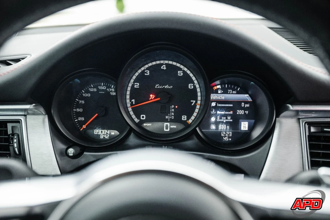 2015 Porsche Macan Turbo - Image 11 of 12
