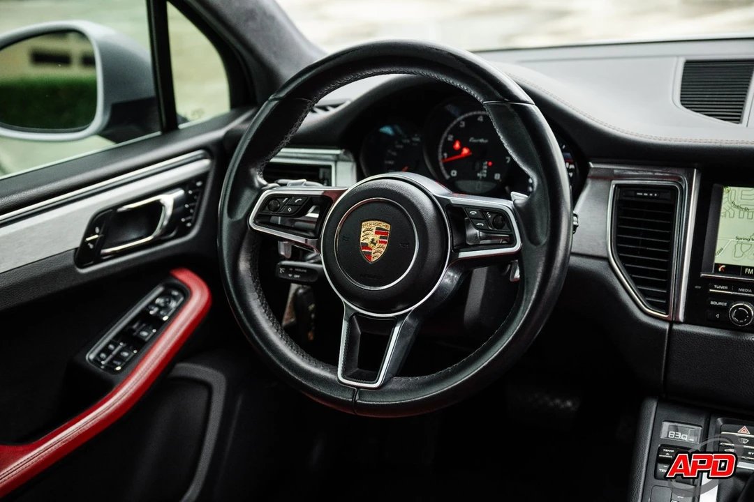2015 Porsche Macan Turbo - Image 8 of 12