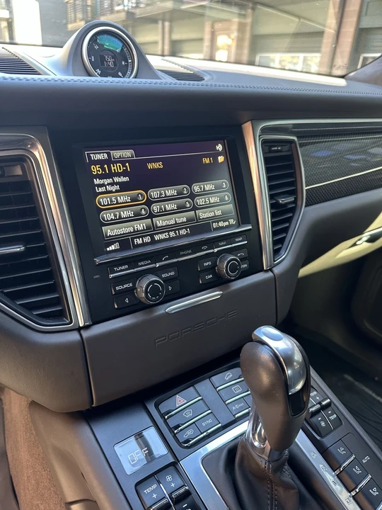2015 Porsche Macan Turbo - Image 16 of 31