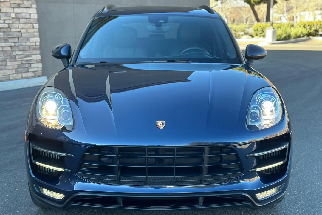 2015 Porsche Macan Turbo - Image 2 of 31