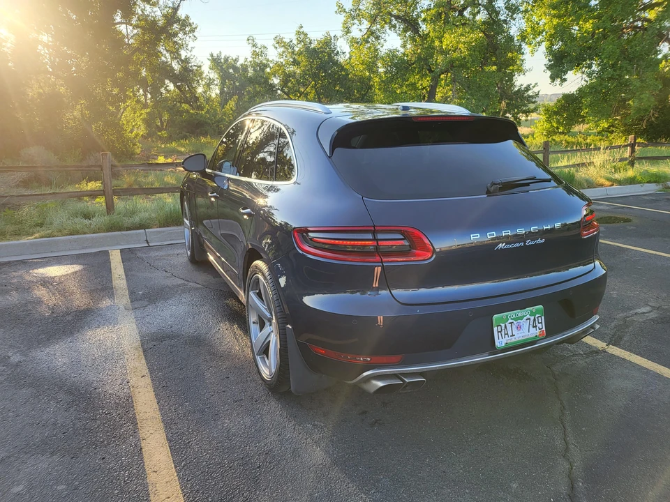 2015 Porsche Macan Turbo - Image 24 of 31