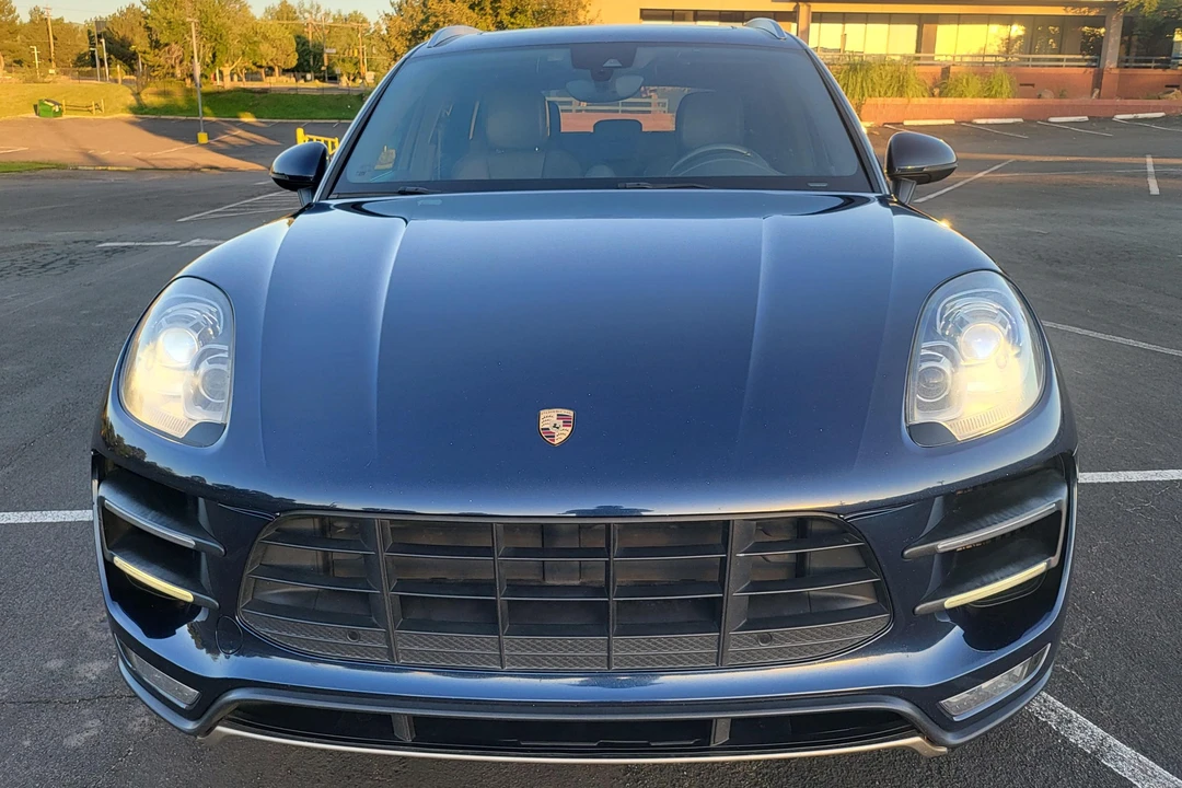 2015 Porsche Macan Turbo - Image 2 of 31