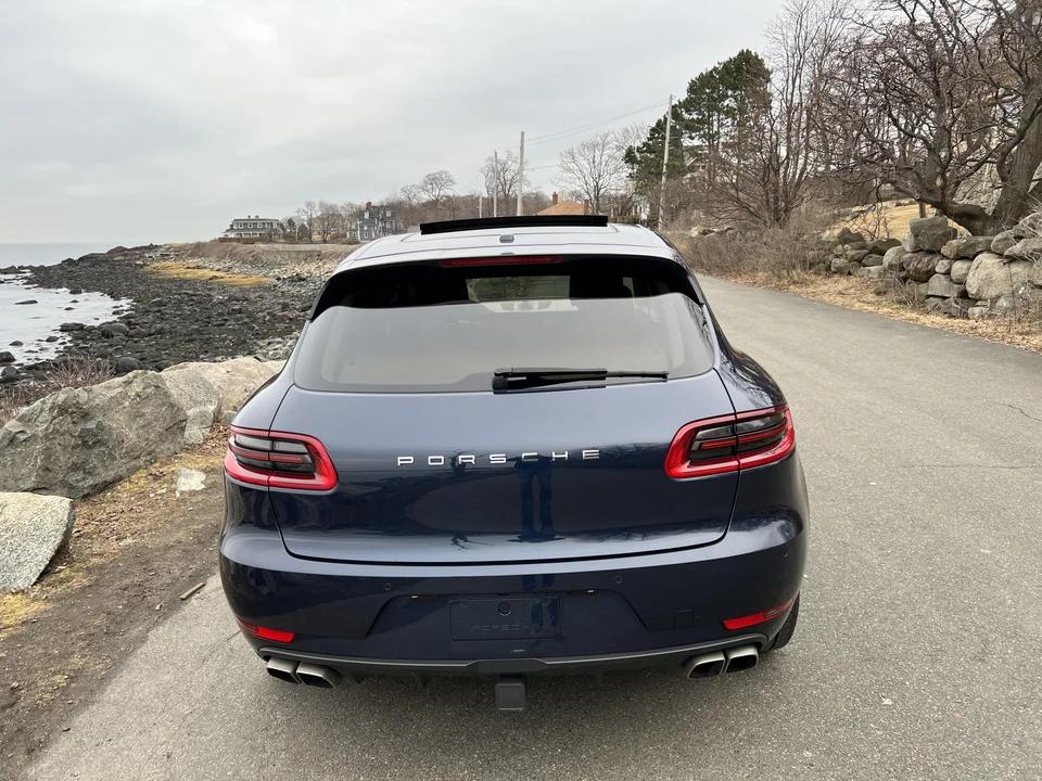 2015 Porsche Macan Turbo - Image 18 of 31