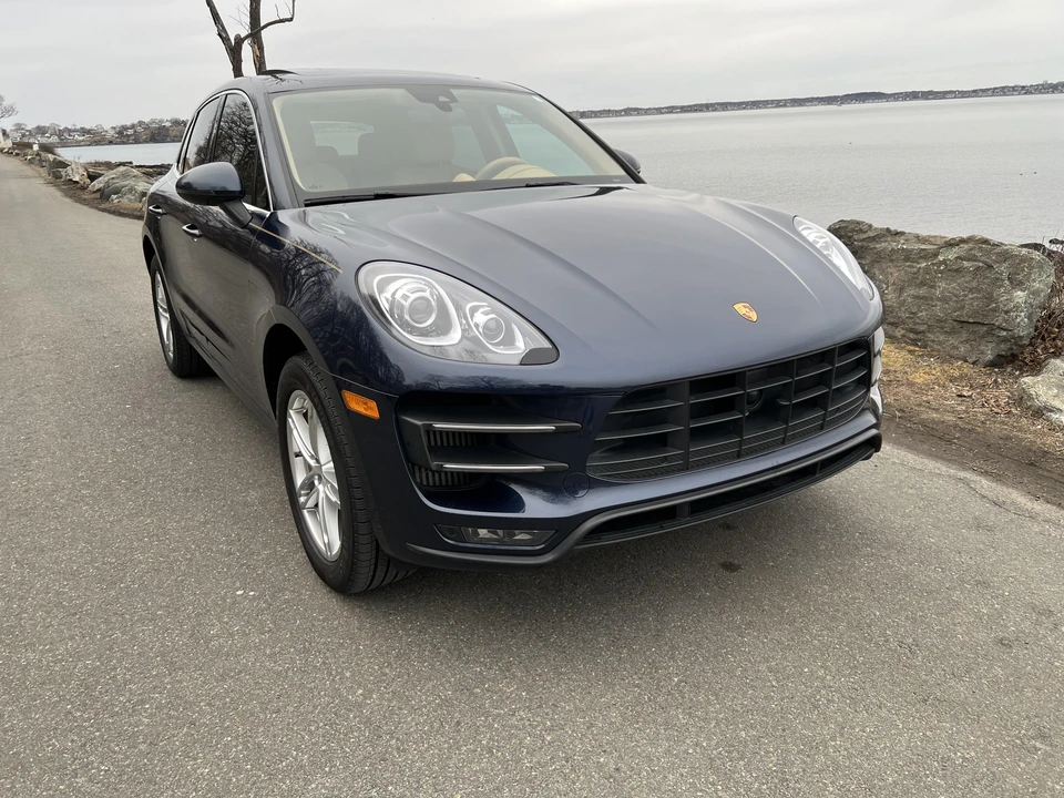2015 Porsche Macan Turbo - Image 28 of 31