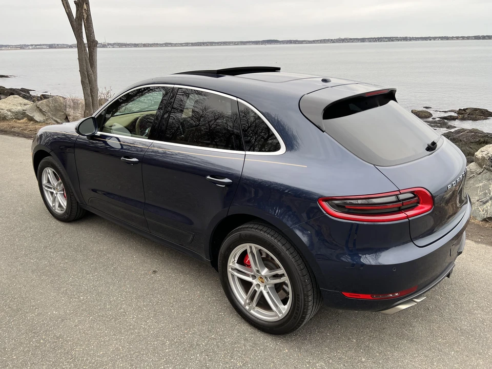 2015 Porsche Macan Turbo - Image 17 of 31