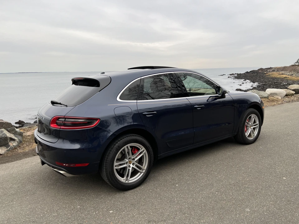 2015 Porsche Macan Turbo - Image 24 of 31