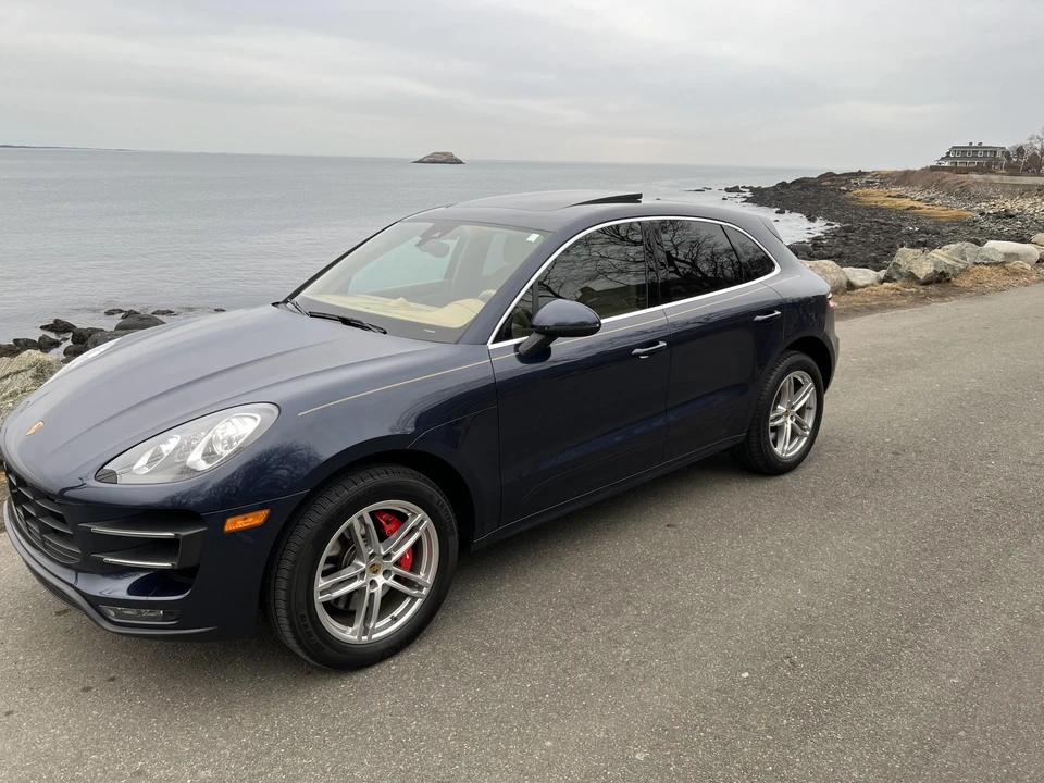 2015 Porsche Macan Turbo - Image 12 of 31