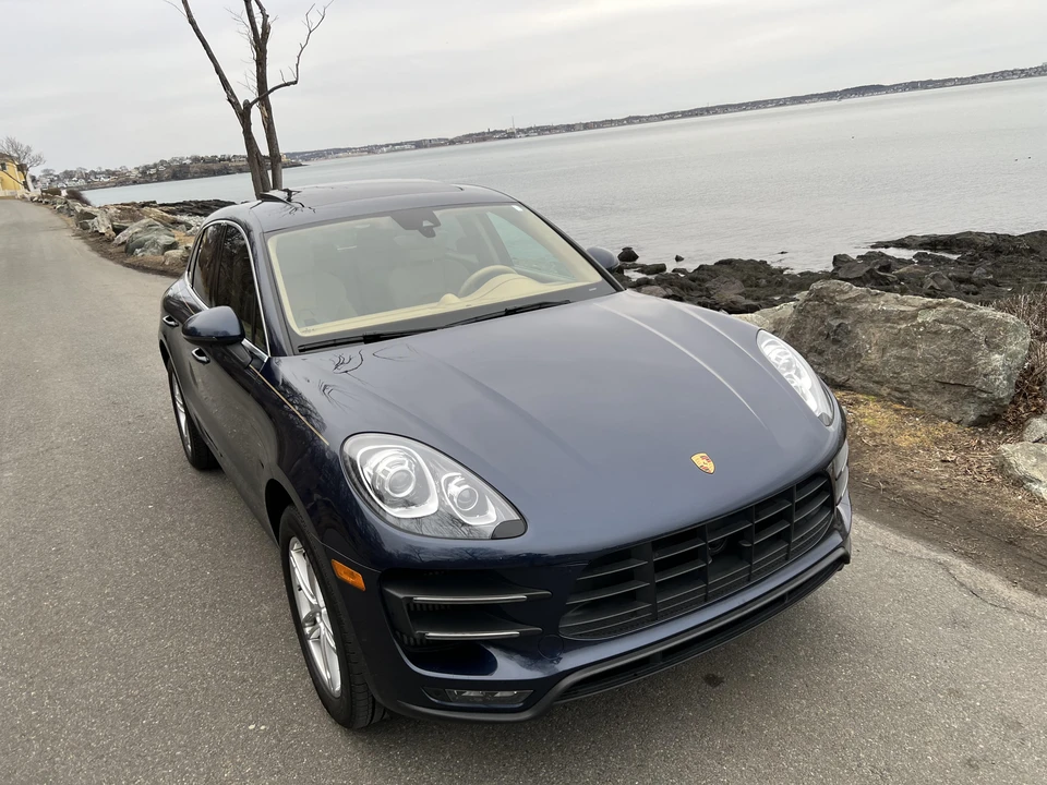 2015 Porsche Macan Turbo - Image 29 of 31