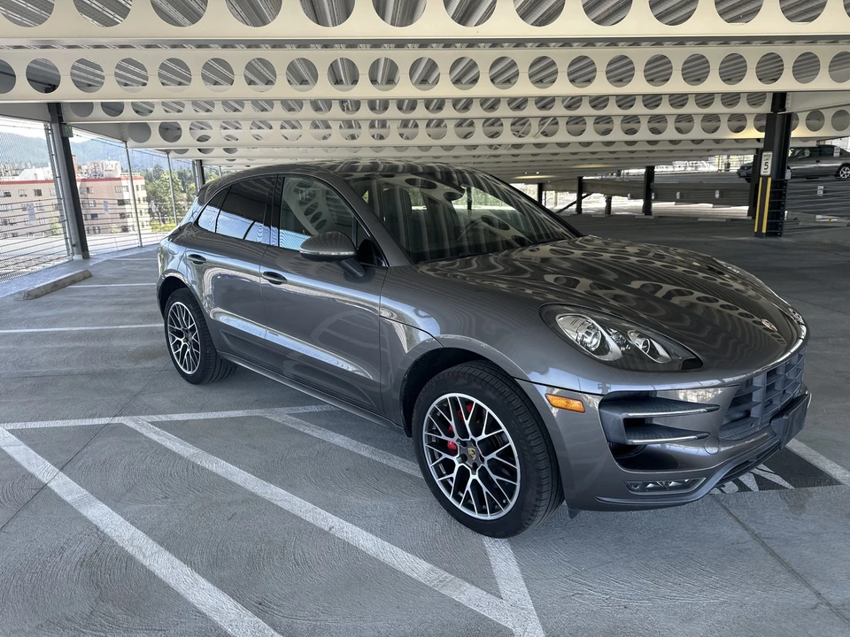 2015 Porsche Macan Turbo - Image 28 of 31