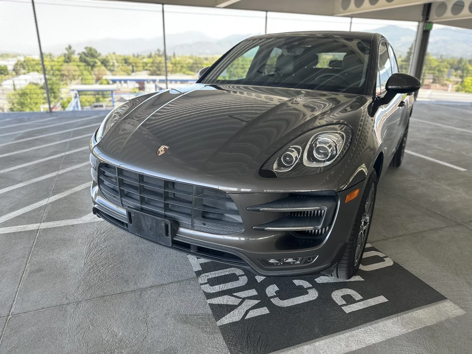 2015 Porsche Macan Turbo - Image 15 of 31