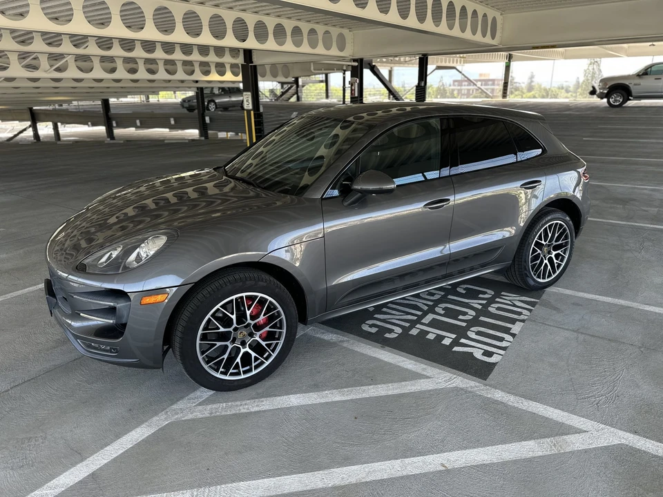 2015 Porsche Macan Turbo - Image 2 of 31