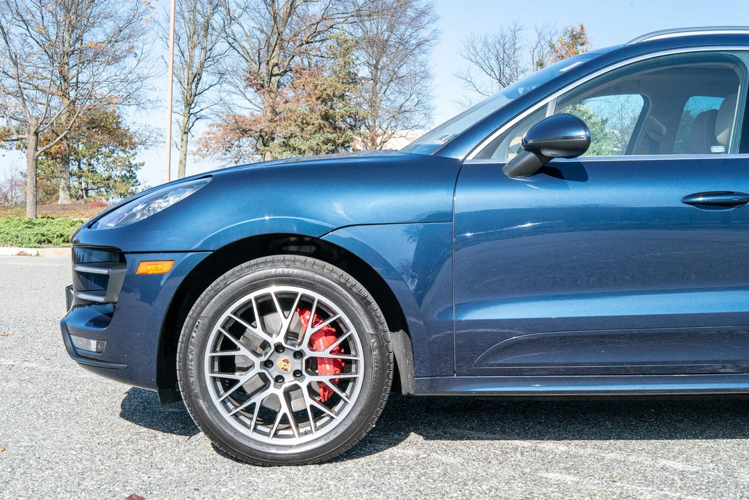 2015 Porsche Macan Turbo - Image 30 of 31