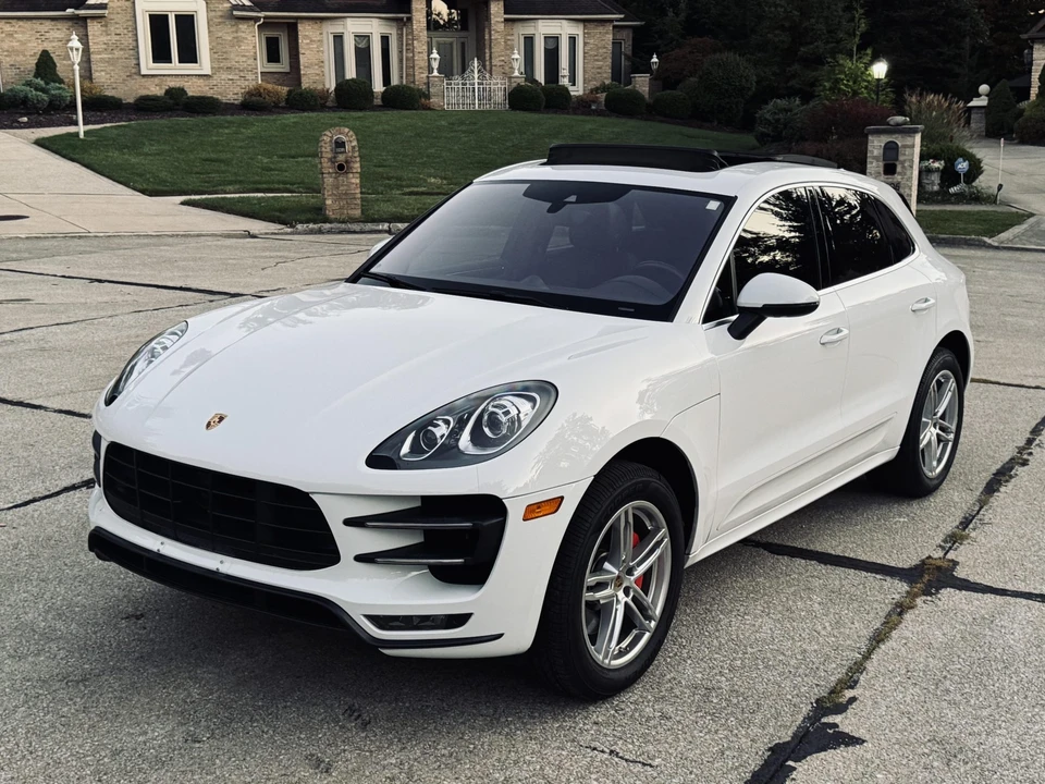 2015 Porsche Macan Turbo - Image 27 of 31
