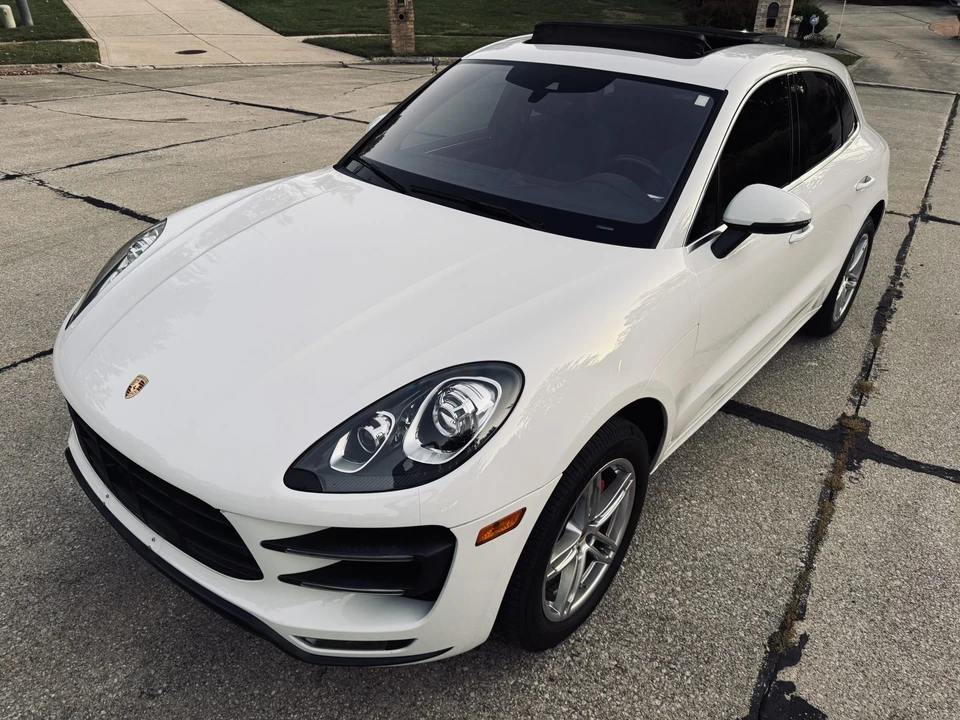 2015 Porsche Macan Turbo - Image 28 of 31