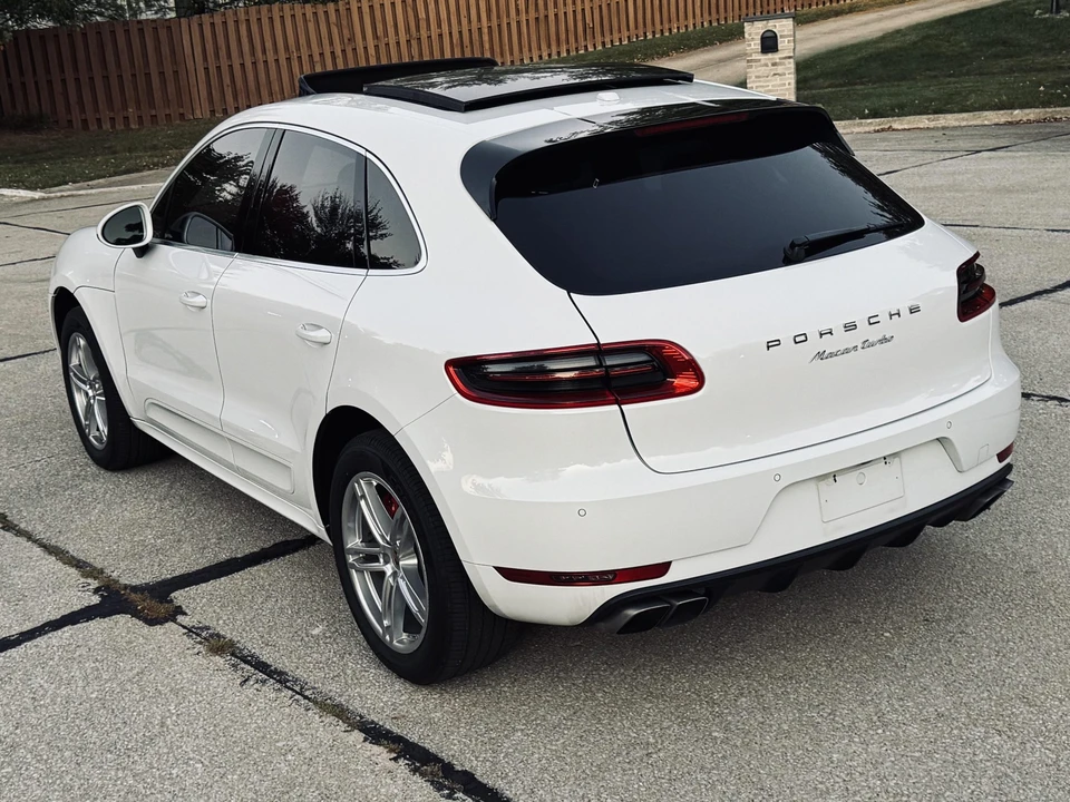 2015 Porsche Macan Turbo - Image 29 of 31