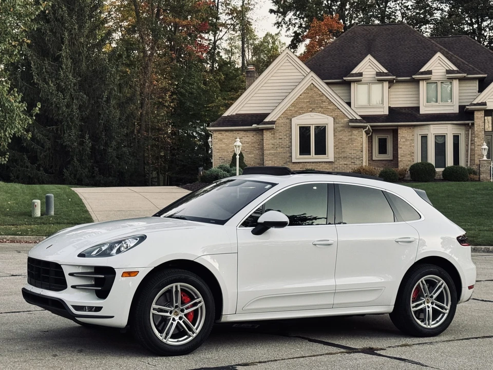 2015 Porsche Macan Turbo - Image 4 of 31