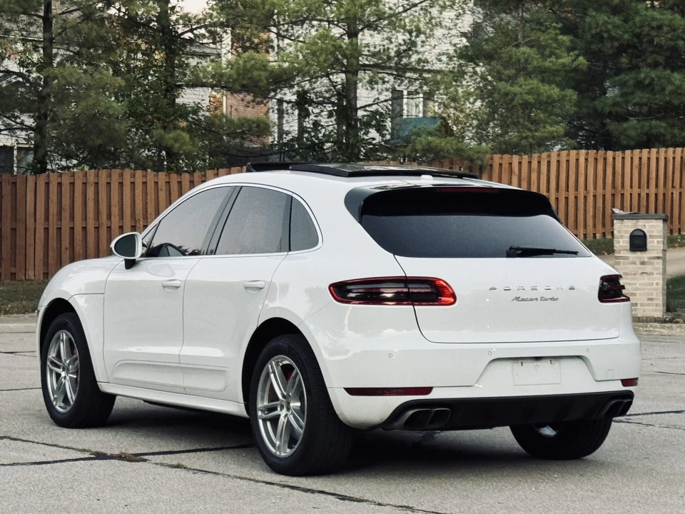 2015 Porsche Macan Turbo - Image 10 of 31