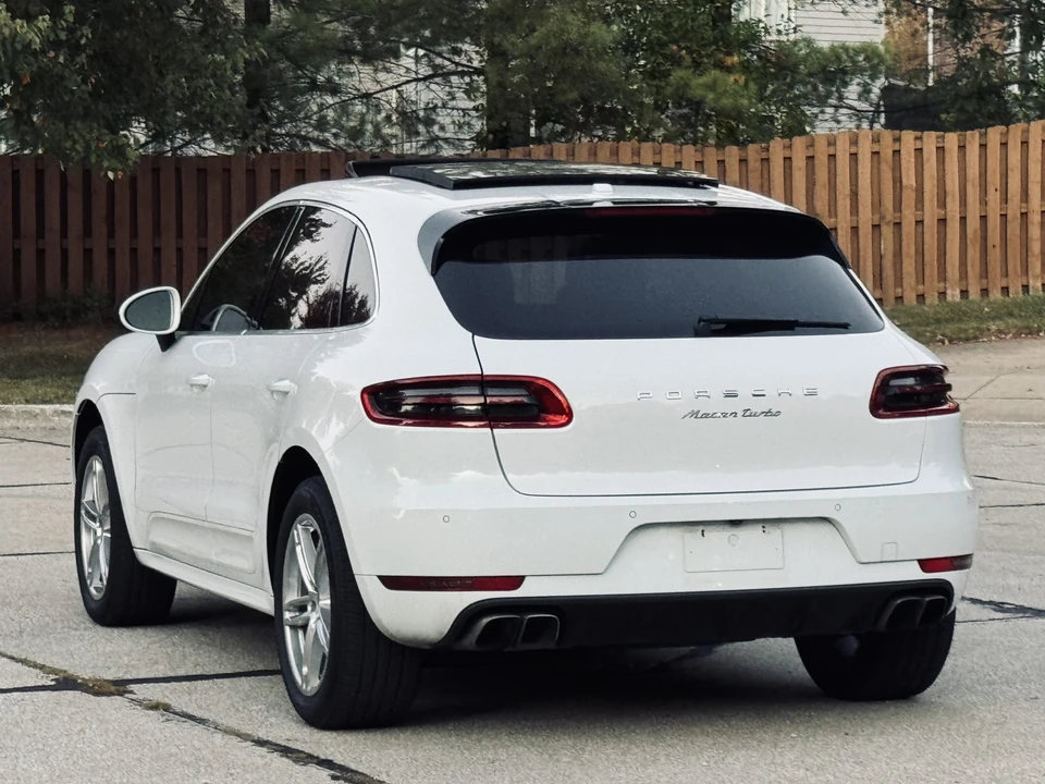 2015 Porsche Macan Turbo - Image 11 of 31