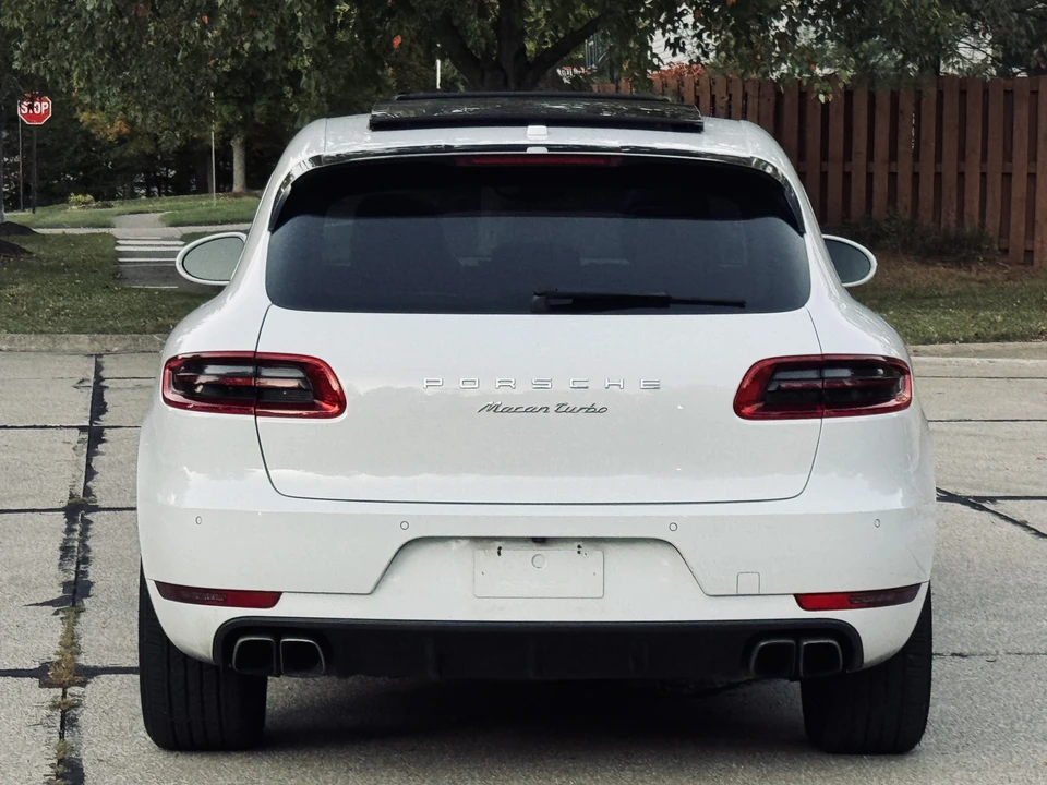 2015 Porsche Macan Turbo - Image 12 of 31