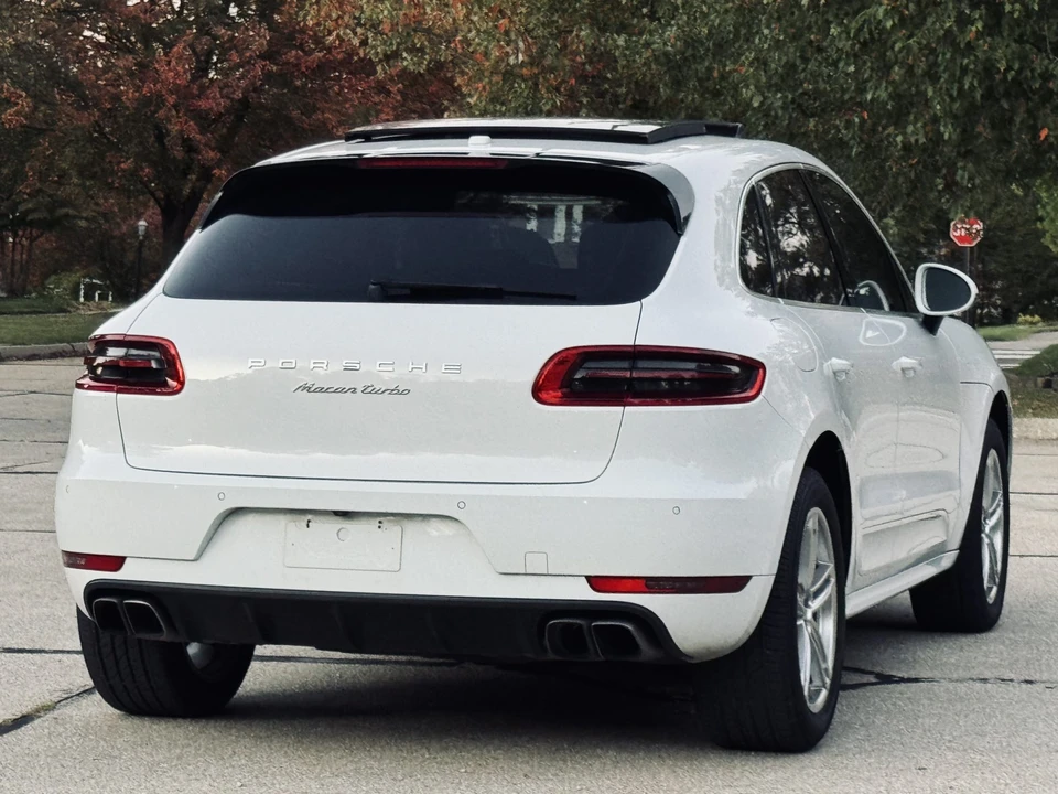 2015 Porsche Macan Turbo - Image 13 of 31