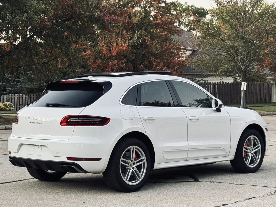 2015 Porsche Macan Turbo - Image 15 of 31