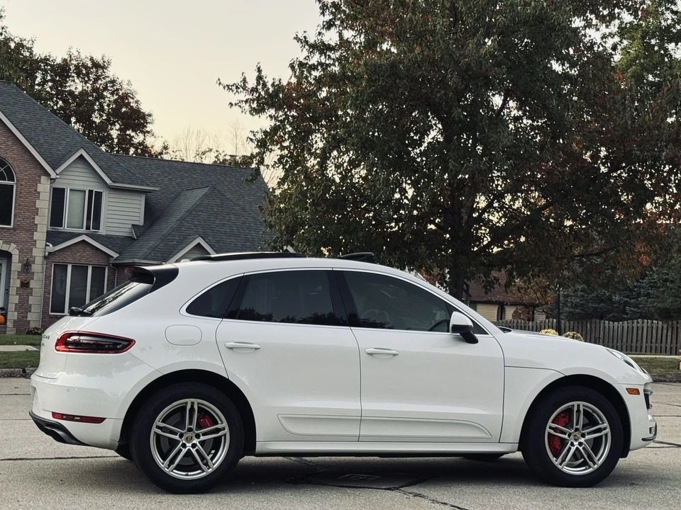2015 Porsche Macan Turbo - Image 17 of 31