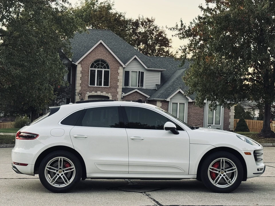 2015 Porsche Macan Turbo - Image 18 of 31