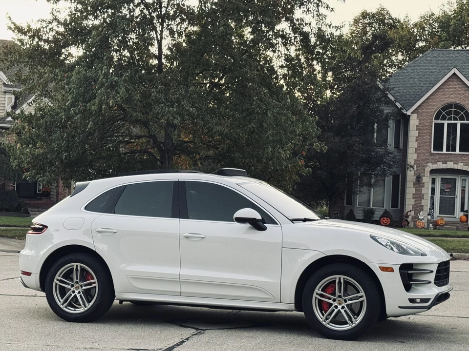 2015 Porsche Macan Turbo - Image 19 of 31